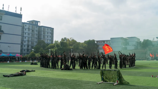 飒爽英姿，青春启航｜我校顺利举行2023级新生军训汇报暨表彰大会
