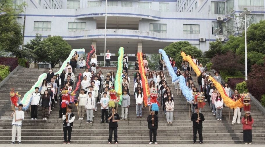 劳动教育实践② | 舞动青春，传承龙魂